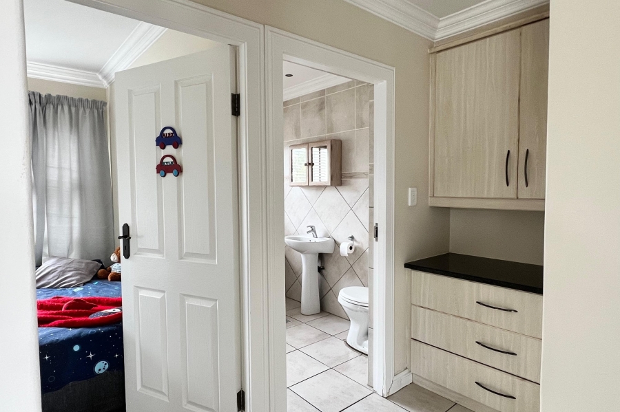3 Bedroom Property for Sale in Wavecrest Eastern Cape